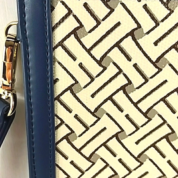 COLE HAAN WEAVE PATTERN WRISTLET NAVY AND CREAM - Picture 3 of 6
